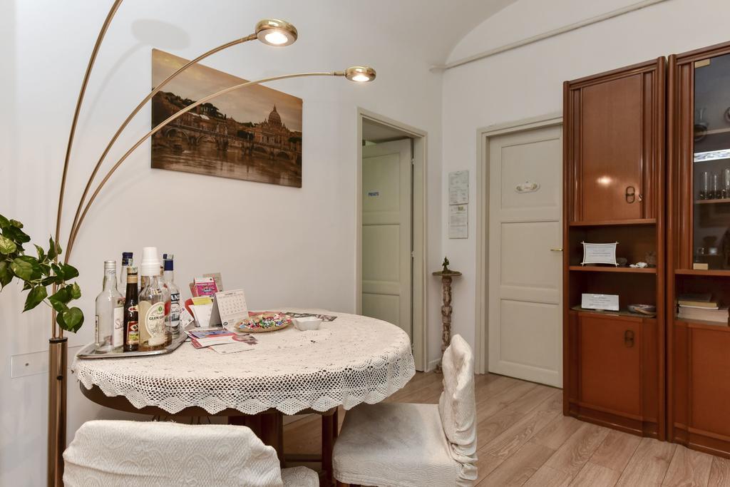 Nicole Rooms Roma Esterno foto
